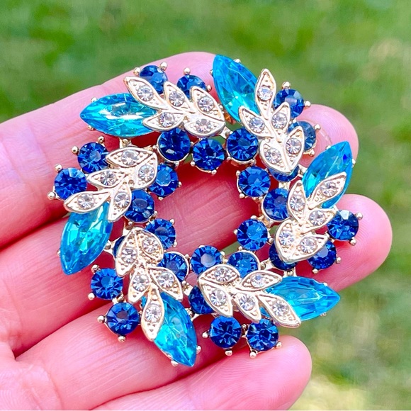 Wreath Brooch Double Layer Rhinestone Brooch Christmas Brooch Laurel Wreath Pin - Picture 3 of 6